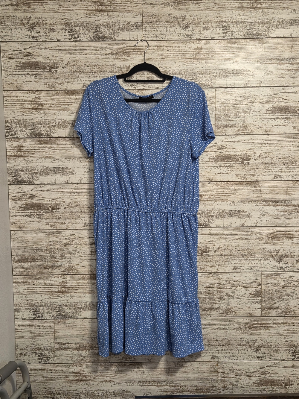 Banana Republic Light Blue Dot Short-Sleeve Midi Dress